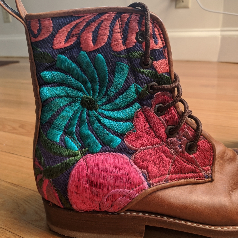 Teysha Peace boots (US W size 8) - Picture 4 of 8